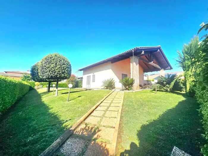 Casa con 6 locali in vendita in Via Padova, Fiano Romano