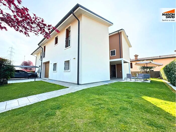 Casa con 7 locali in vendita in Brigata Cadore, Sovizzo