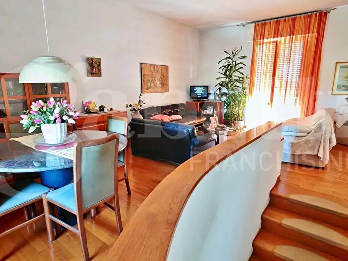 Appartamento con 5 locali in vendita in Via Budrie, San Giovanni In Persiceto