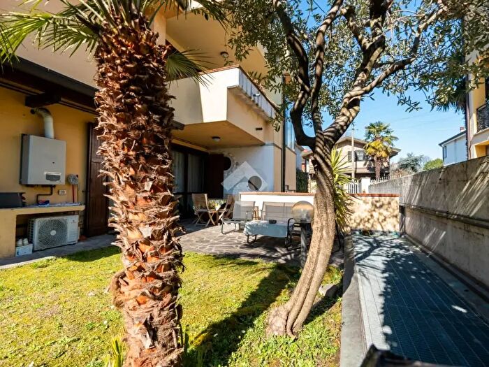 Appartamento trilocale in vendita in Via Brianza, Lissone