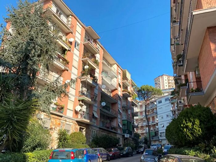 Appartamento trilocale in vendita in Via Michelangelo da Caravaggio, Napoli