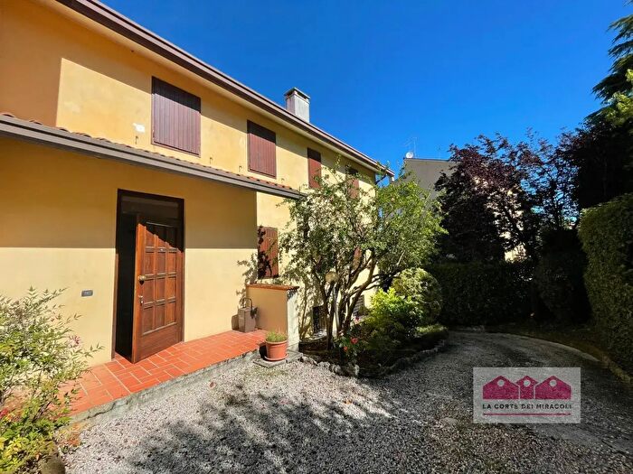 Casa con 9 locali in affitto in Via Sacco Arcugnano, Arcugnano