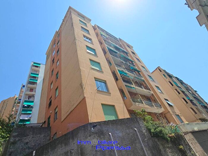Appartamento trilocale in affitto in Via Fratelli Canale, Borgoratti, Genova