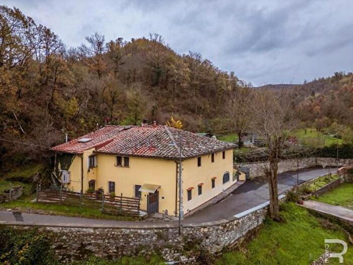 Casa con 6 locali in vendita in Strada Regionale della Futa, Scarperia e San Piero