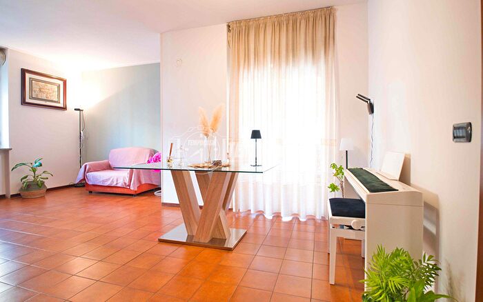 Appartamento trilocale in vendita in Strada Privata Balzaretti, Novara