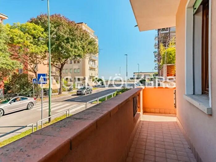 Appartamento con 6 locali in vendita in Via Cristoforo Colombo, Venezia