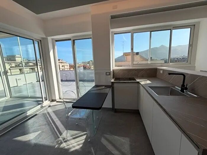Appartamento quadrilocale in vendita in Via Antonio Fogazzaro, Loano