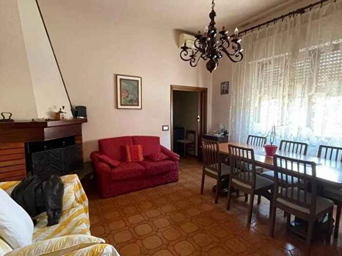 Casa con 6 locali in vendita in Cafaggio Grignano, Prato