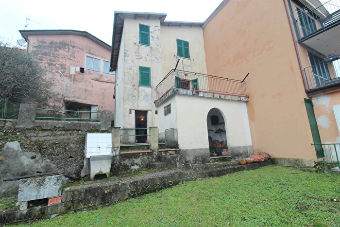 Casa con 5 locali in vendita in Fivizzano