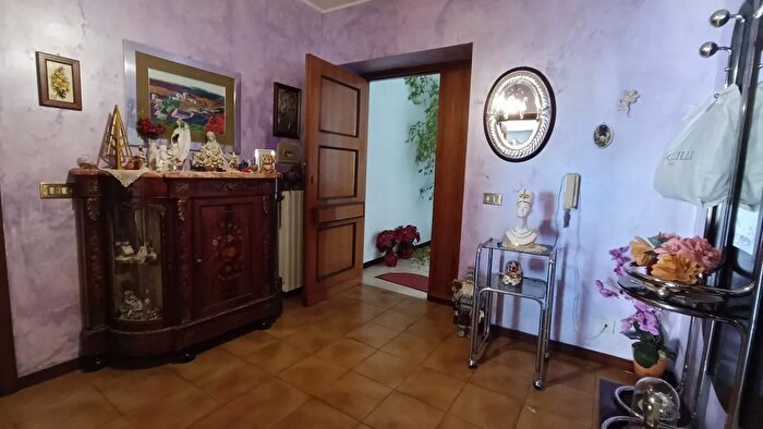 Casa con 6 locali in vendita in Via San Giuliano Sura, Sora