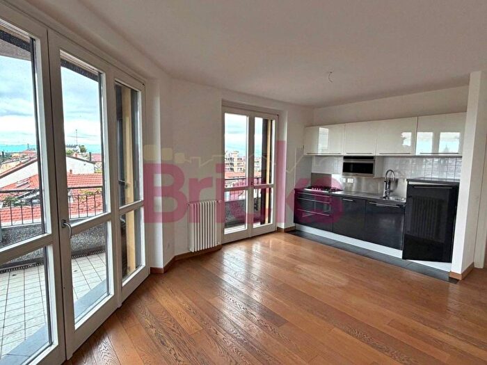 Appartamento trilocale in affitto in VIA GIROLAMO TIRABOSCHI, Porta Romana Medaglie d'Oro, Milano