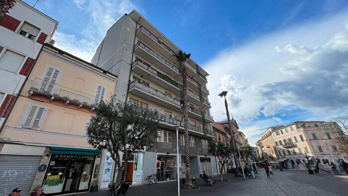 Appartamento con 5 locali in vendita in Viale Secondo Moretti, San Benedetto Del Tronto