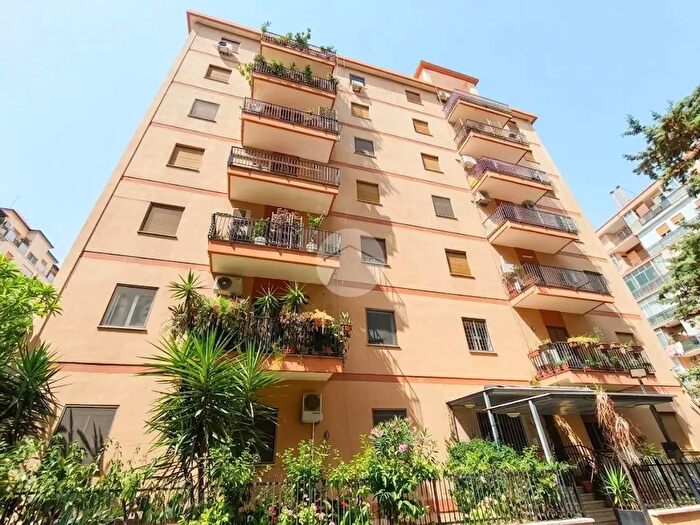 Appartamento quadrilocale in vendita in Via Versilia, Palermo
