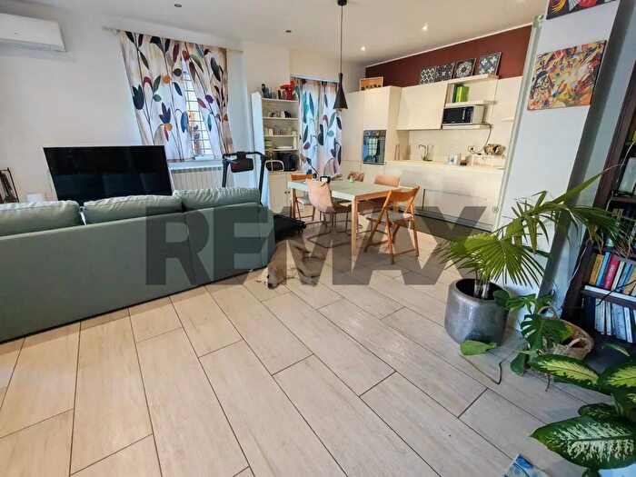 Casa con 8 locali in vendita in Santa Marinella