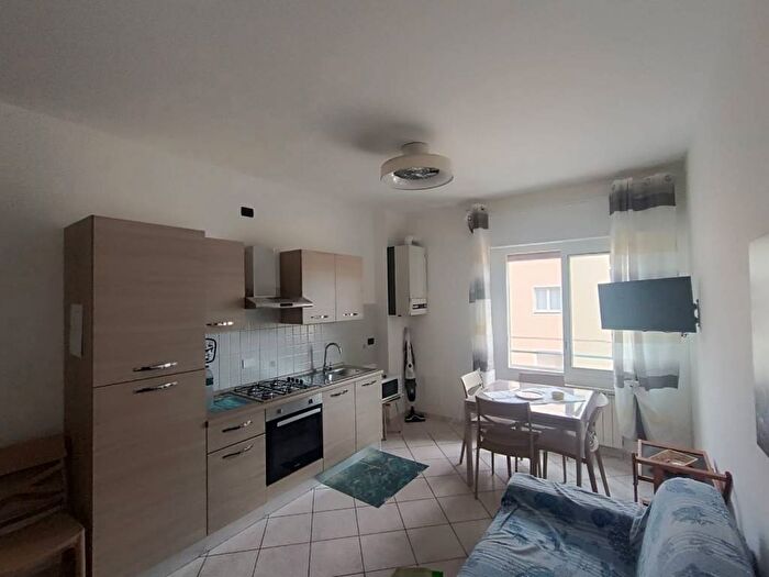 Appartamento trilocale in affitto in Via Generale Ardoino, Centro, Diano Marina