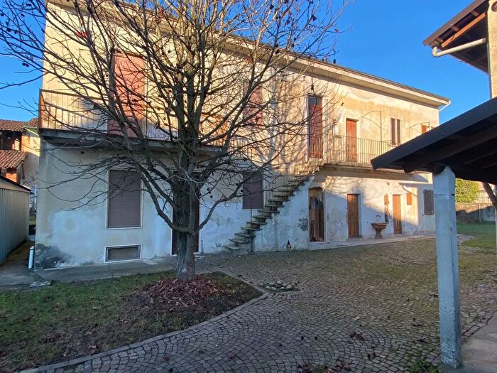 Casa con 6 locali in vendita in Via Baldacchini, Cassolnovo