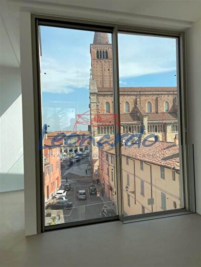 Appartamento con 5 locali in vendita in Piacenza