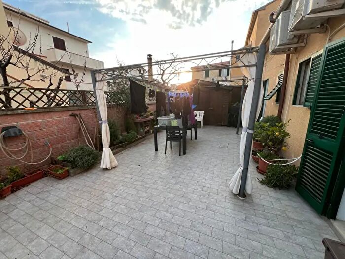 Casa con 7 locali in vendita in Monte Marmolada, Cecina