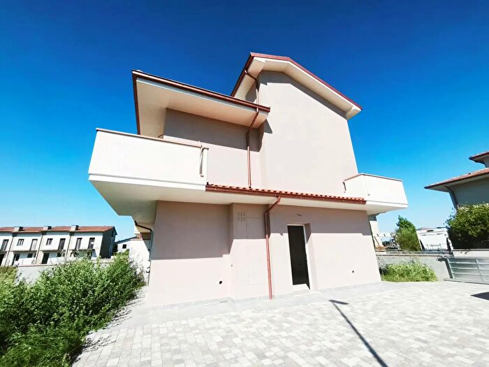 Casa con 5 locali in vendita in Via Calvino, Pontedera