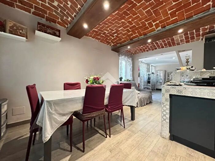 Casa con 8 locali in vendita in Frazione Casabianca, Asti