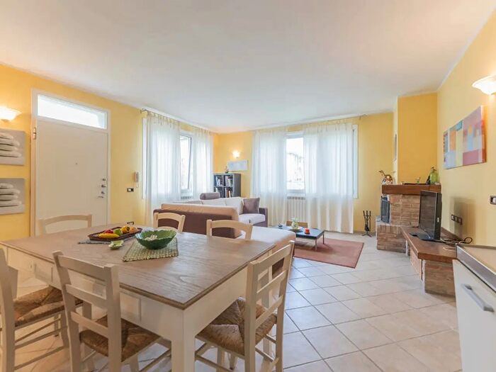 Casa trilocale in vendita in Via Ruggero Rubini, Galliera
