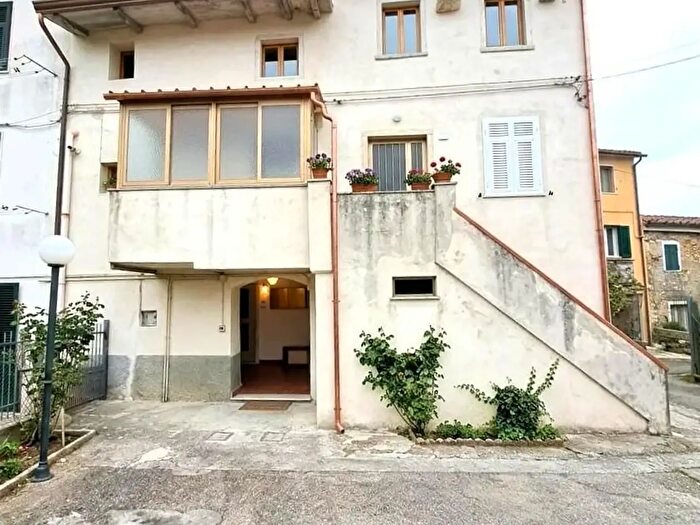 Casa con 5 locali in vendita in Carrara