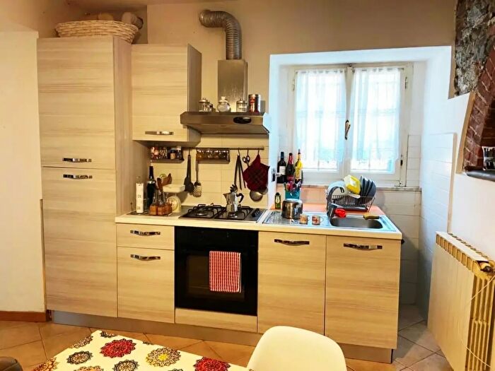 Casa quadrilocale in vendita in Via Cisa Trav, Sarzana