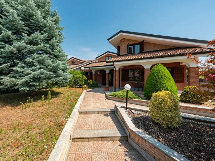 Casa con 14 locali in vendita in Viale Veneto, Orbassano