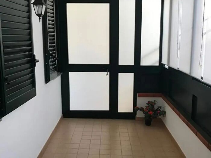 Appartamento trilocale in vendita in Via Rosate, Oliveri