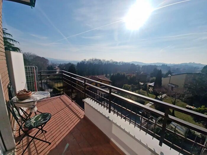 Appartamento trilocale in affitto in Via Valorsa, Como