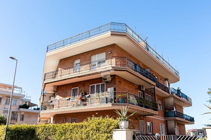 Appartamento trilocale in vendita in Via Paolo V, Roma