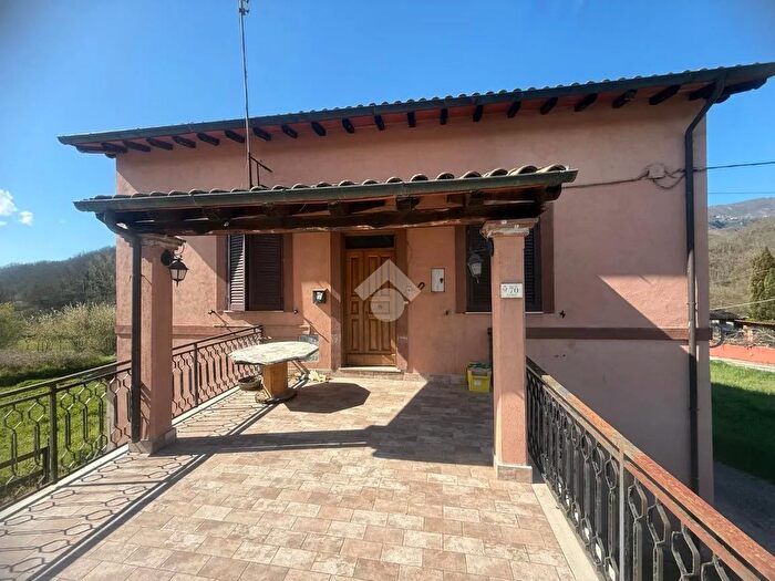 Appartamento trilocale in vendita in Via Sublacense, Agosta