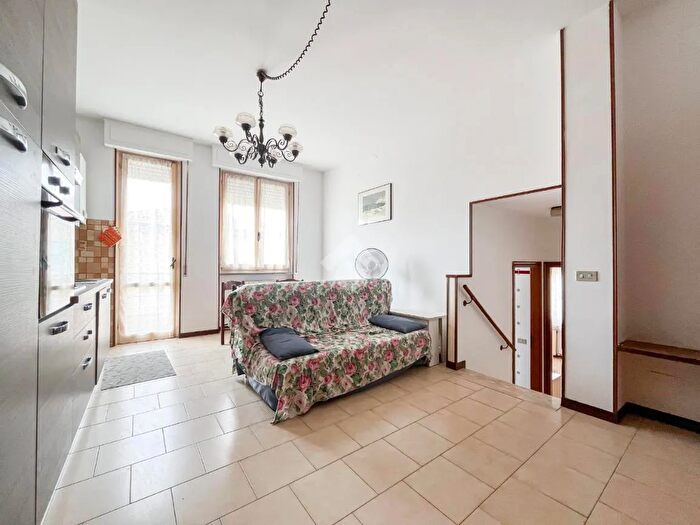 Appartamento quadrilocale in vendita in Via Gioacchino Rossini, Massa