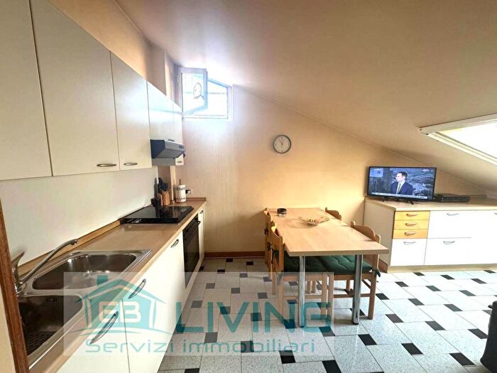 Appartamento bilocale in affitto in Via A Volta, Calusco d'Adda