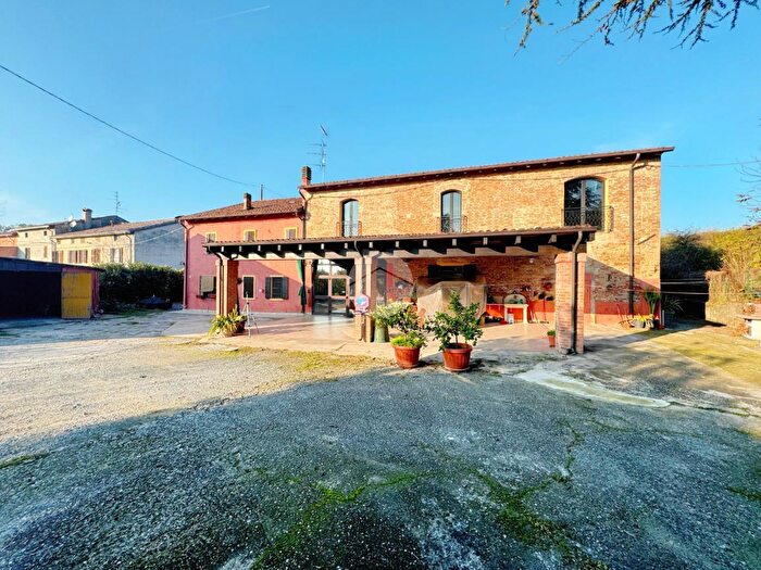 Casa con 5 locali in vendita in Mezzano Rondani, Colorno