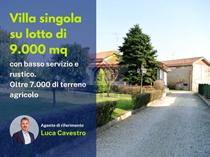 Casa con 6 locali in vendita in Viadana Vicolo Valoria, Viadana