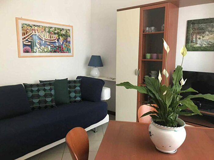 Appartamento quadrilocale in affitto in Piazza Giuseppe Mazzini, Lungomare, Viareggio