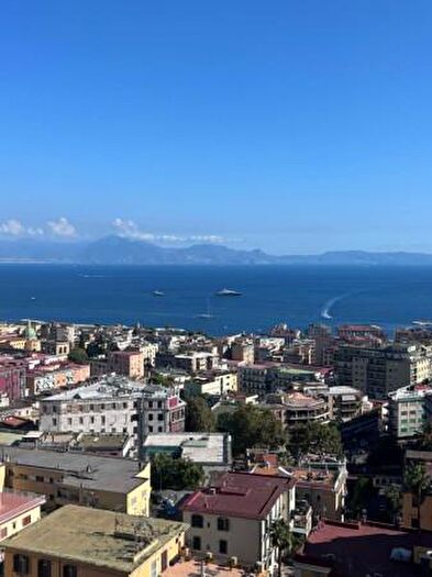 Appartamento con 5 locali in vendita in Via Torquato Tasso, Napoli