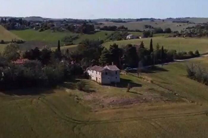 Casa con 8 locali in vendita in Senigallia