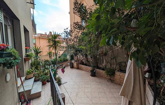 Appartamento con 7 locali in vendita in Via Enrico Hilyer Giglioli, Genova