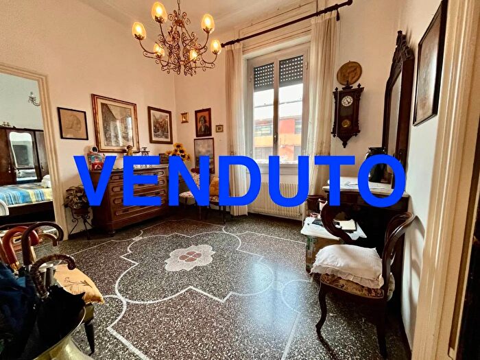 Appartamento quadrilocale in vendita in Via Merano Genova, Genova