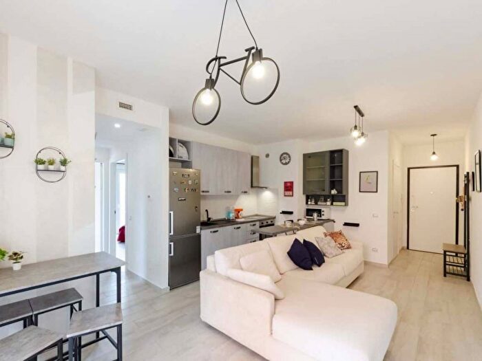 Appartamento trilocale in affitto in Via Monsignor Salvatore Vattuone, Centro, Sestri Levante