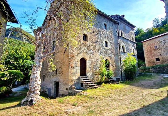 Casa con 6 locali in vendita in Camugnano