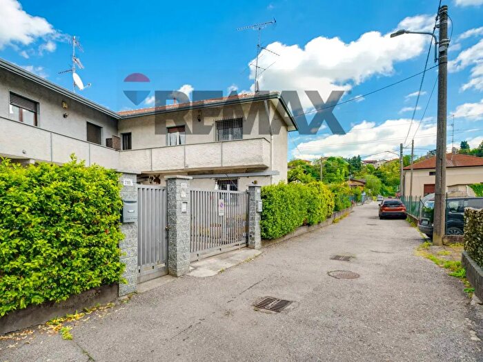 Casa quadrilocale in vendita in Via Cascina Ferrandi a, Cavaria Con Premezzo