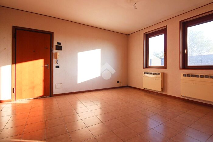 Appartamento trilocale in vendita in Via G Setti, San Pietro In Casale