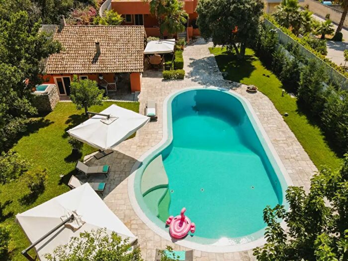 Casa con 18 locali in vendita in Corso Alcide De Gasperi, Bari