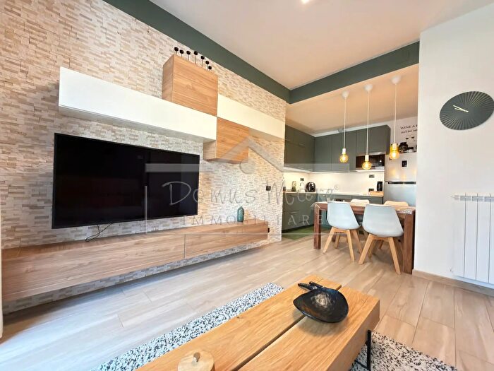 Appartamento con 5 locali in vendita in Corso Tardy E Benech, Savona