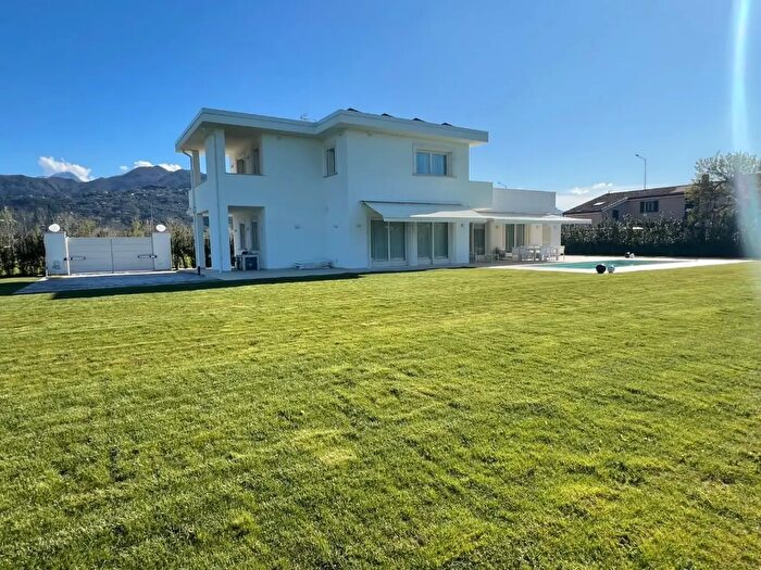 Casa con 6 locali in vendita in a Vaiana, Pietrasanta