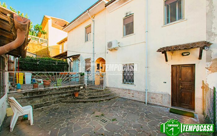 Casa trilocale in vendita in Via II Giugno, Carbonara Al Ticino