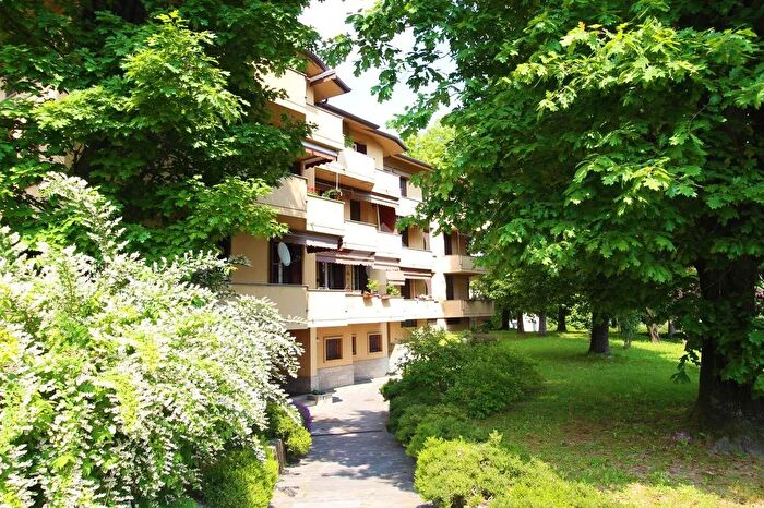 Appartamento trilocale in vendita in Via V Besozzi, Monticello Brianza